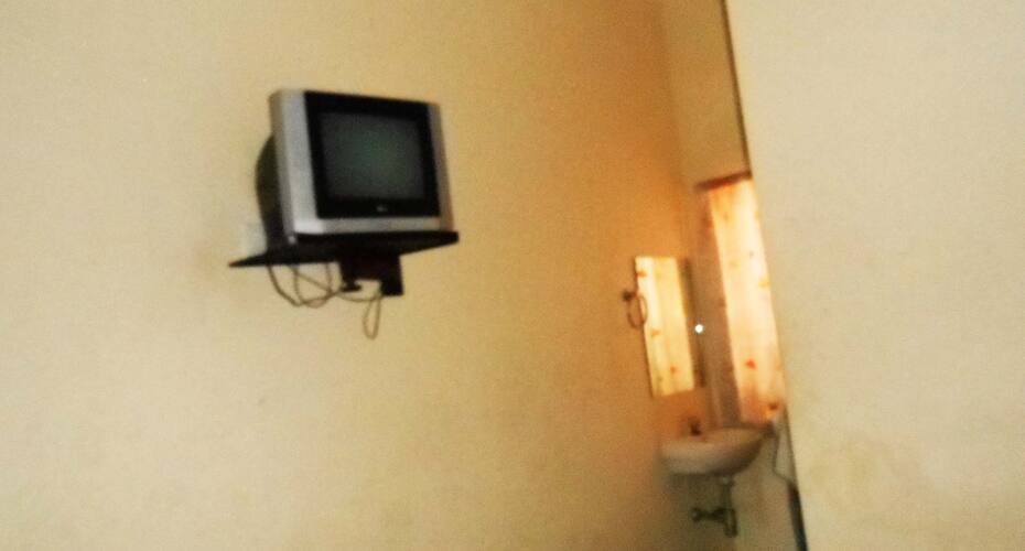 M.v.r Lodge, Tirupattur 5